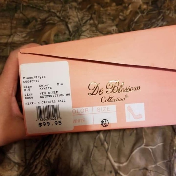 Heels - Picture 2 of 3